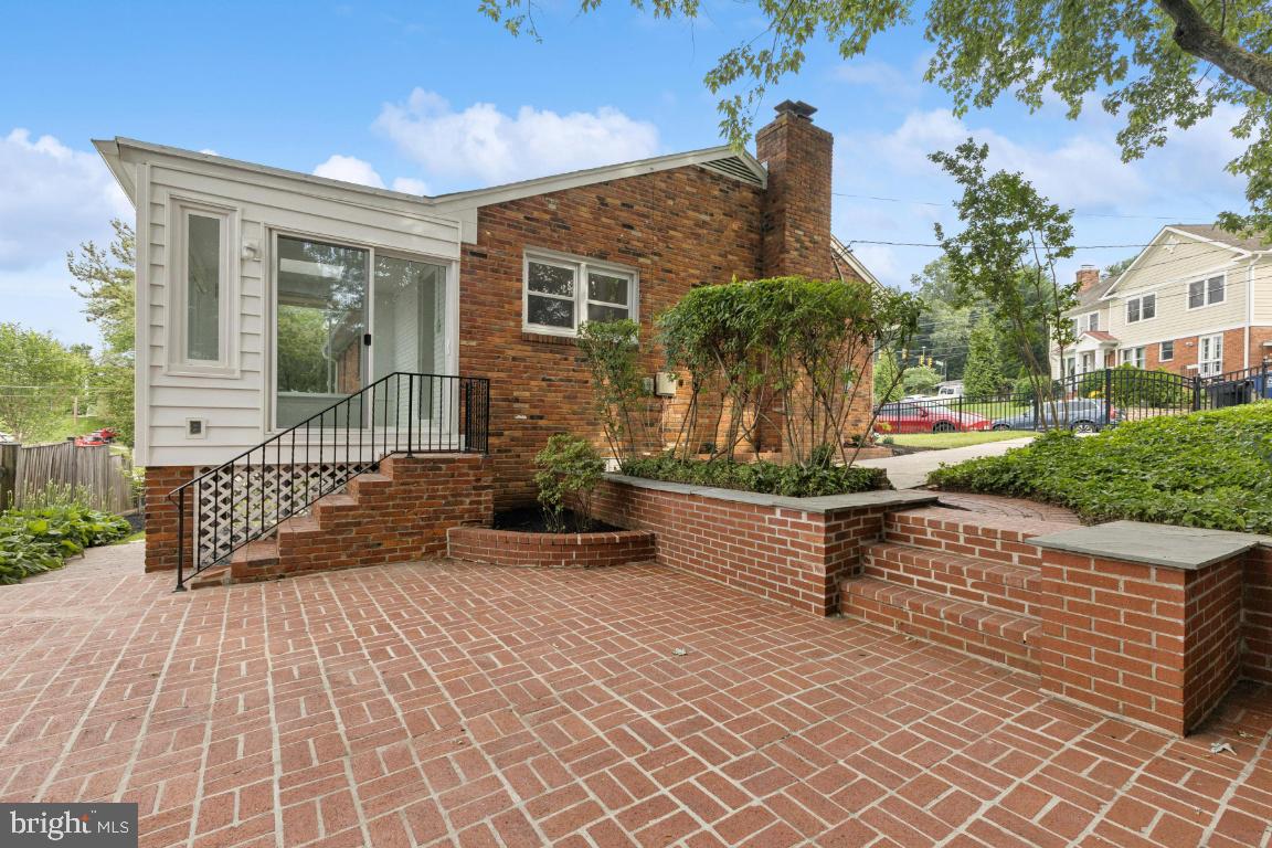 6087 8TH PL N, ARLINGTON, Virginia 22205, 4 Bedrooms Bedrooms, ,3 BathroomsBathrooms,Residential,For sale,6087 8TH PL N,VAAR2059266 MLS # VAAR2059266