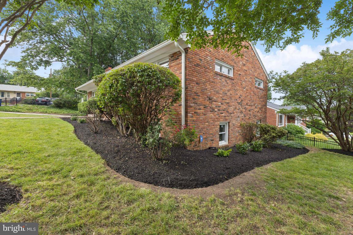 6087 8TH PL N, ARLINGTON, Virginia 22205, 4 Bedrooms Bedrooms, ,3 BathroomsBathrooms,Residential,For sale,6087 8TH PL N,VAAR2059266 MLS # VAAR2059266