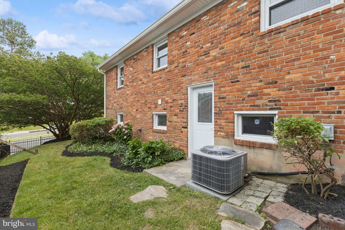 6087 8TH PL N, ARLINGTON, Virginia 22205, 4 Bedrooms Bedrooms, ,3 BathroomsBathrooms,Residential,For sale,6087 8TH PL N,VAAR2059266 MLS # VAAR2059266