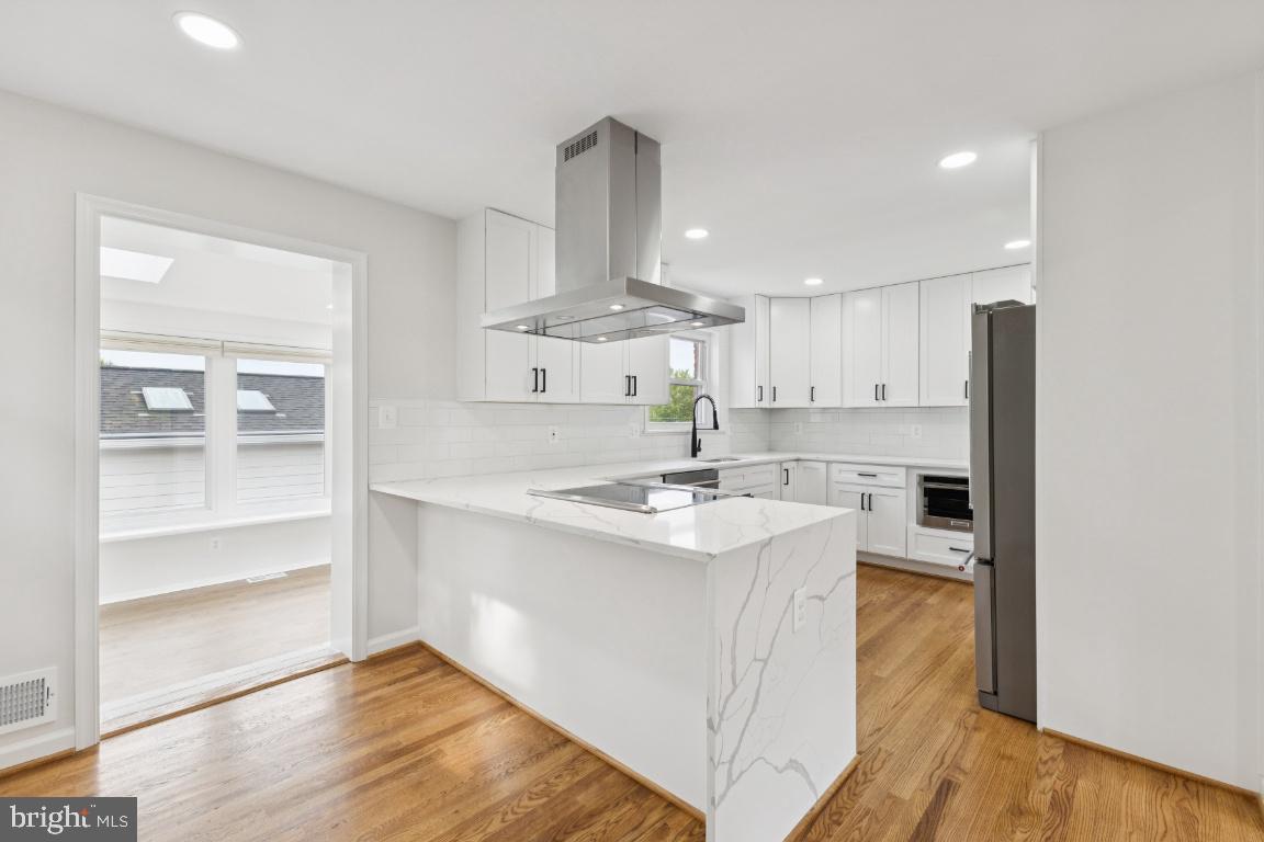 6087 8TH PL N, ARLINGTON, Virginia 22205, 4 Bedrooms Bedrooms, ,3 BathroomsBathrooms,Residential,For sale,6087 8TH PL N,VAAR2059266 MLS # VAAR2059266