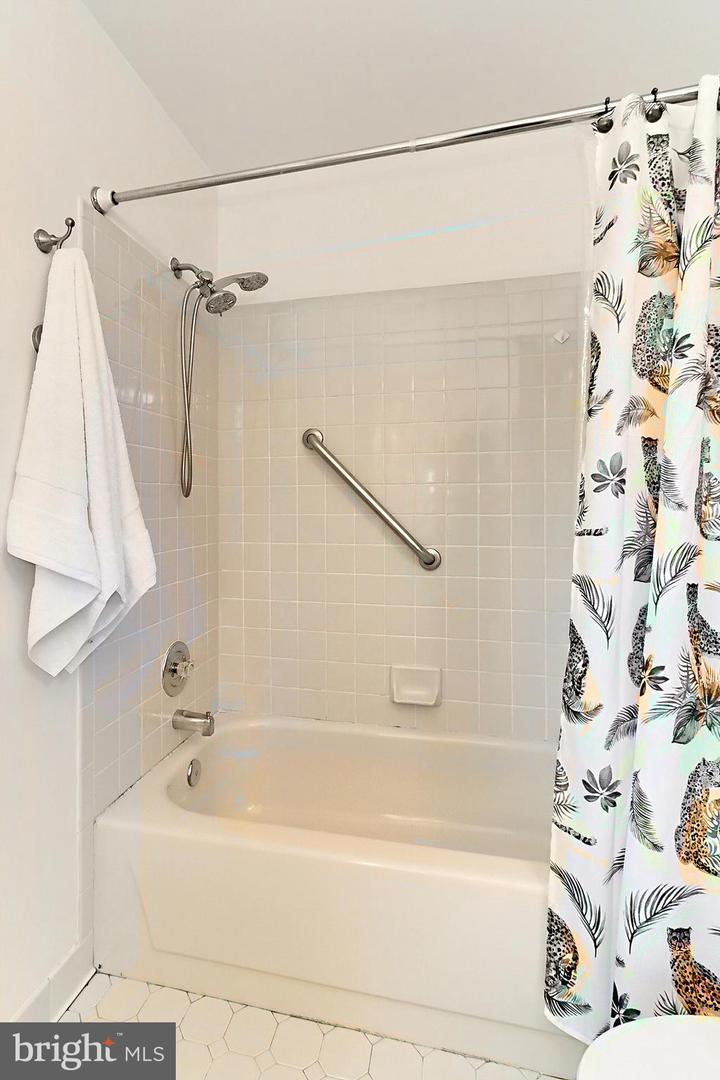 12511 N LAKE CT, FAIRFAX, Virginia 22033, 3 Bedrooms Bedrooms, ,3 BathroomsBathrooms,Residential,For sale,12511 N LAKE CT,VAFX2247956 MLS # VAFX2247956