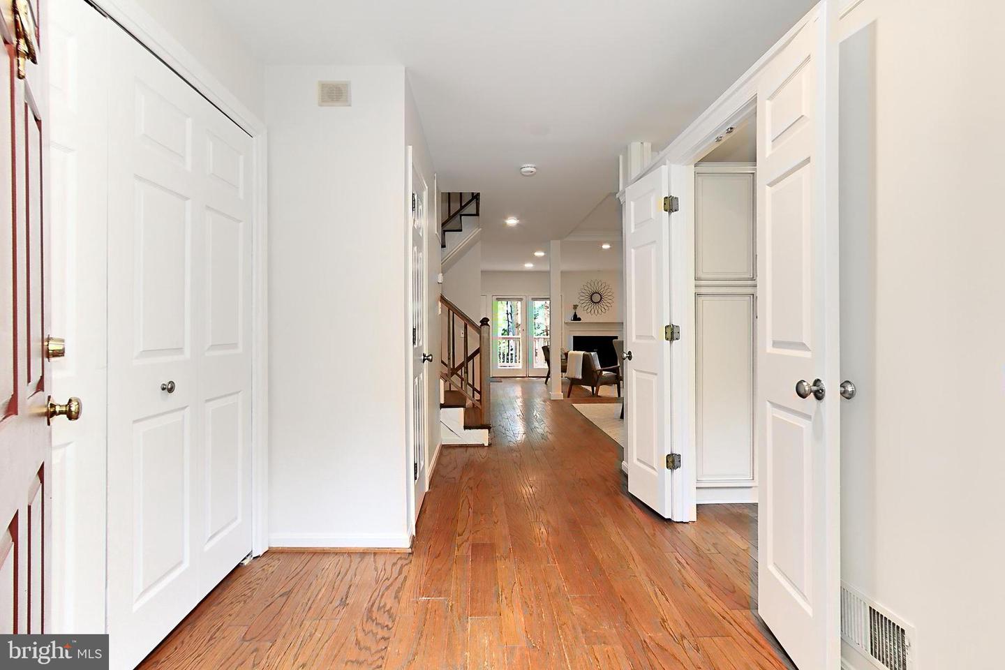12511 N LAKE CT, FAIRFAX, Virginia 22033, 3 Bedrooms Bedrooms, ,3 BathroomsBathrooms,Residential,For sale,12511 N LAKE CT,VAFX2247956 MLS # VAFX2247956