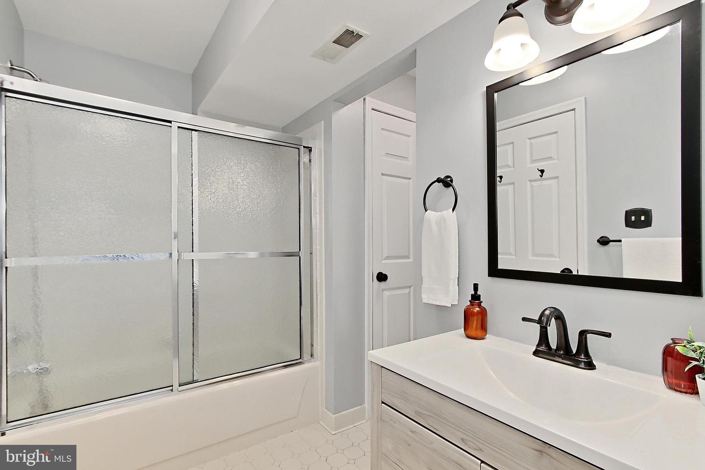 12511 N LAKE CT, FAIRFAX, Virginia 22033, 3 Bedrooms Bedrooms, ,3 BathroomsBathrooms,Residential,For sale,12511 N LAKE CT,VAFX2247956 MLS # VAFX2247956