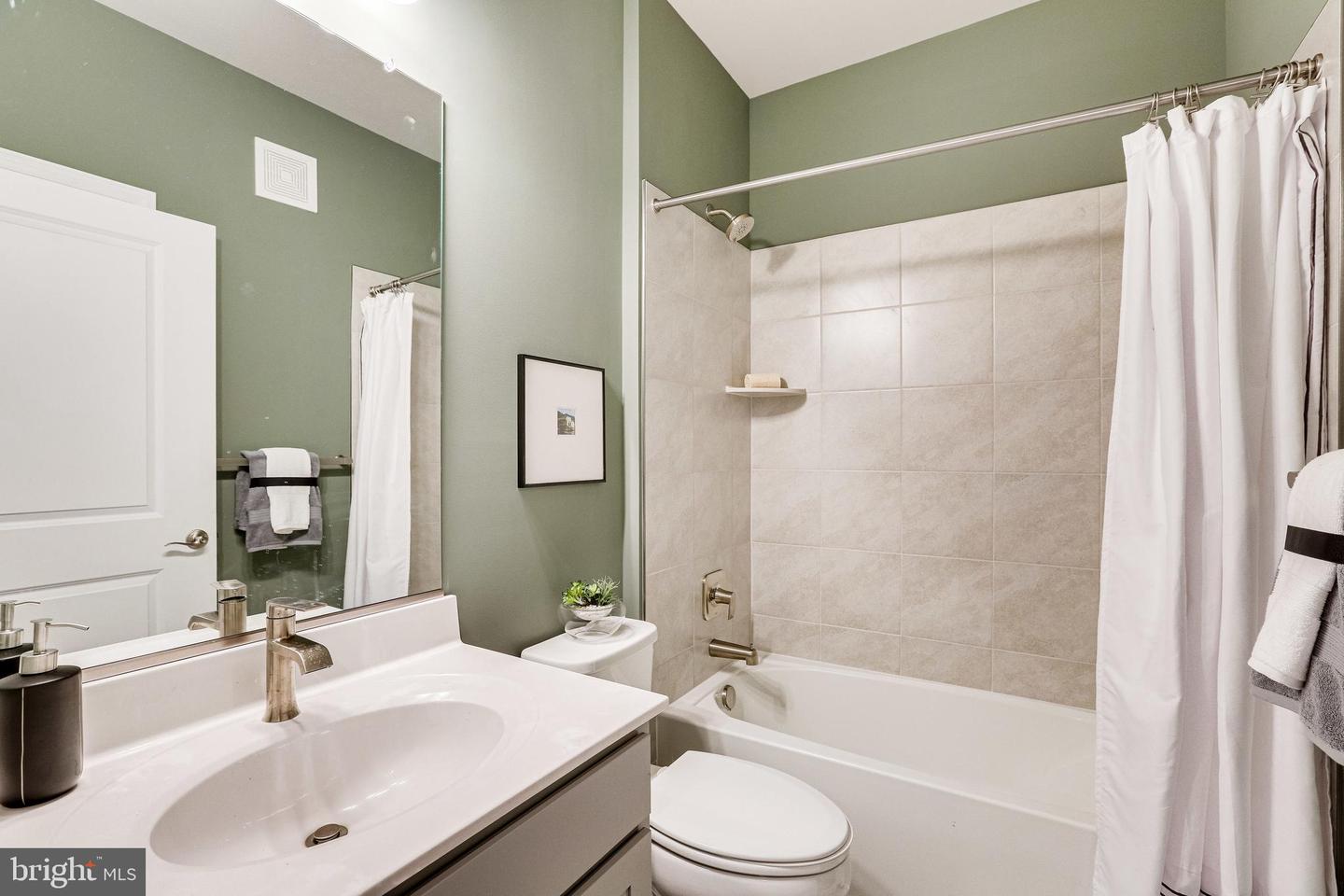 21731 DOVEKIE TER #2403, ASHBURN, Virginia 20147, 2 Bedrooms Bedrooms, ,2 BathroomsBathrooms,Residential,For sale,21731 DOVEKIE TER #2403,VALO2099756 MLS # VALO2099756