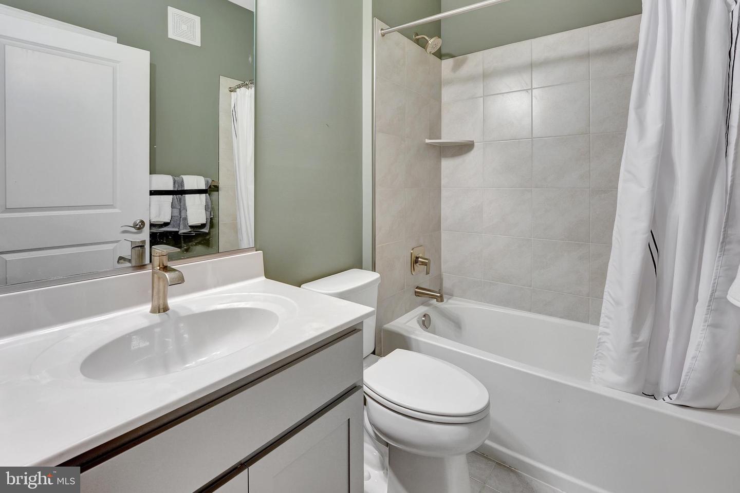 21731 DOVEKIE TER #2403, ASHBURN, Virginia 20147, 2 Bedrooms Bedrooms, ,2 BathroomsBathrooms,Residential,For sale,21731 DOVEKIE TER #2403,VALO2099756 MLS # VALO2099756