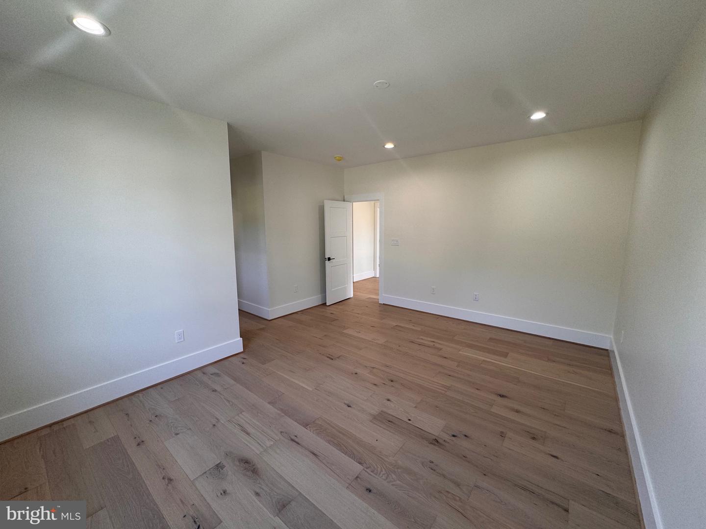 517 WALKER ST SW, VIENNA, Virginia 22180, 6 Bedrooms Bedrooms, ,5 BathroomsBathrooms,Residential,For sale,517 WALKER ST SW,VAFX2248012 MLS # VAFX2248012
