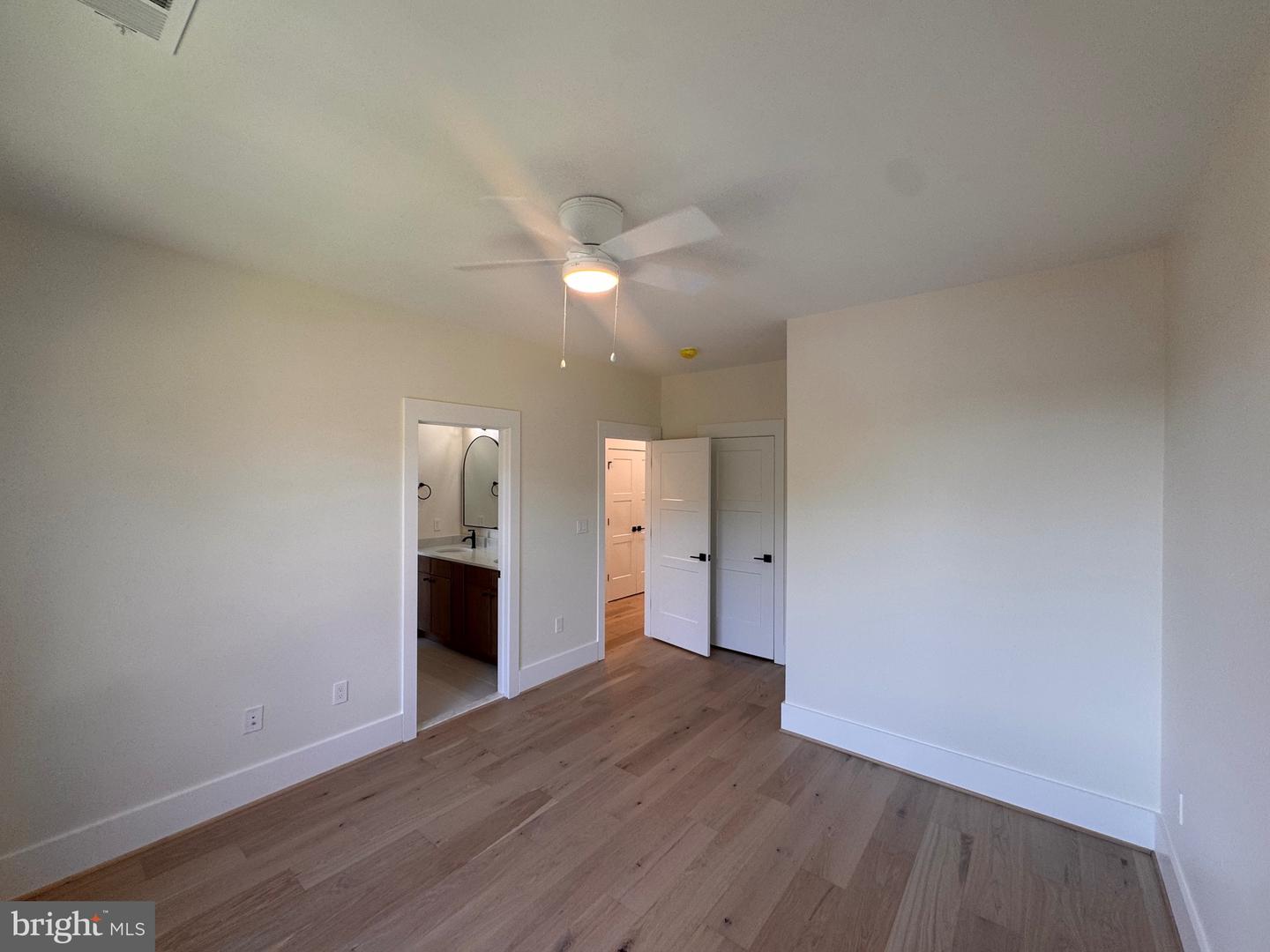 517 WALKER ST SW, VIENNA, Virginia 22180, 6 Bedrooms Bedrooms, ,5 BathroomsBathrooms,Residential,For sale,517 WALKER ST SW,VAFX2248012 MLS # VAFX2248012