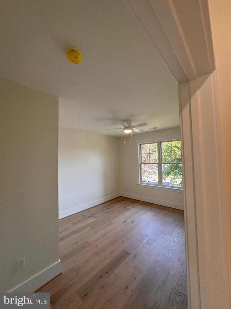 517 WALKER ST SW, VIENNA, Virginia 22180, 6 Bedrooms Bedrooms, ,5 BathroomsBathrooms,Residential,For sale,517 WALKER ST SW,VAFX2248012 MLS # VAFX2248012