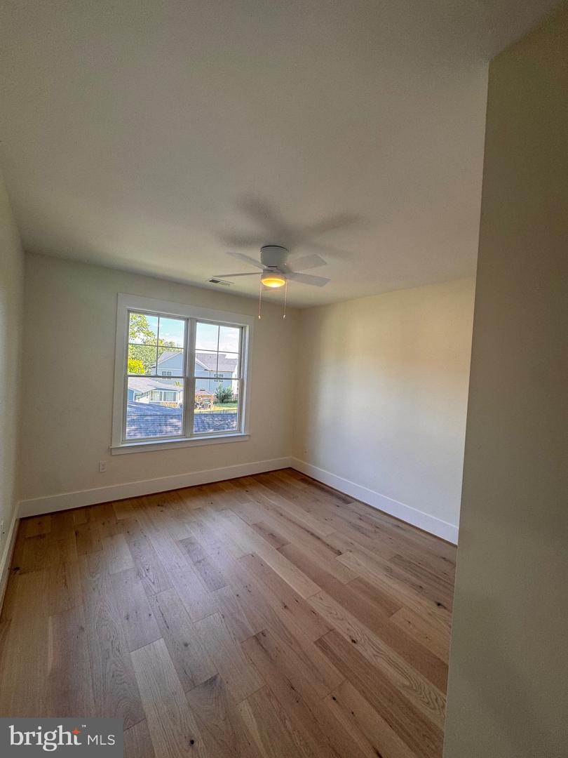 517 WALKER ST SW, VIENNA, Virginia 22180, 6 Bedrooms Bedrooms, ,5 BathroomsBathrooms,Residential,For sale,517 WALKER ST SW,VAFX2248012 MLS # VAFX2248012