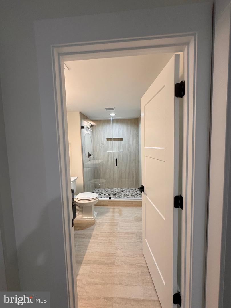 517 WALKER ST SW, VIENNA, Virginia 22180, 6 Bedrooms Bedrooms, ,5 BathroomsBathrooms,Residential,For sale,517 WALKER ST SW,VAFX2248012 MLS # VAFX2248012