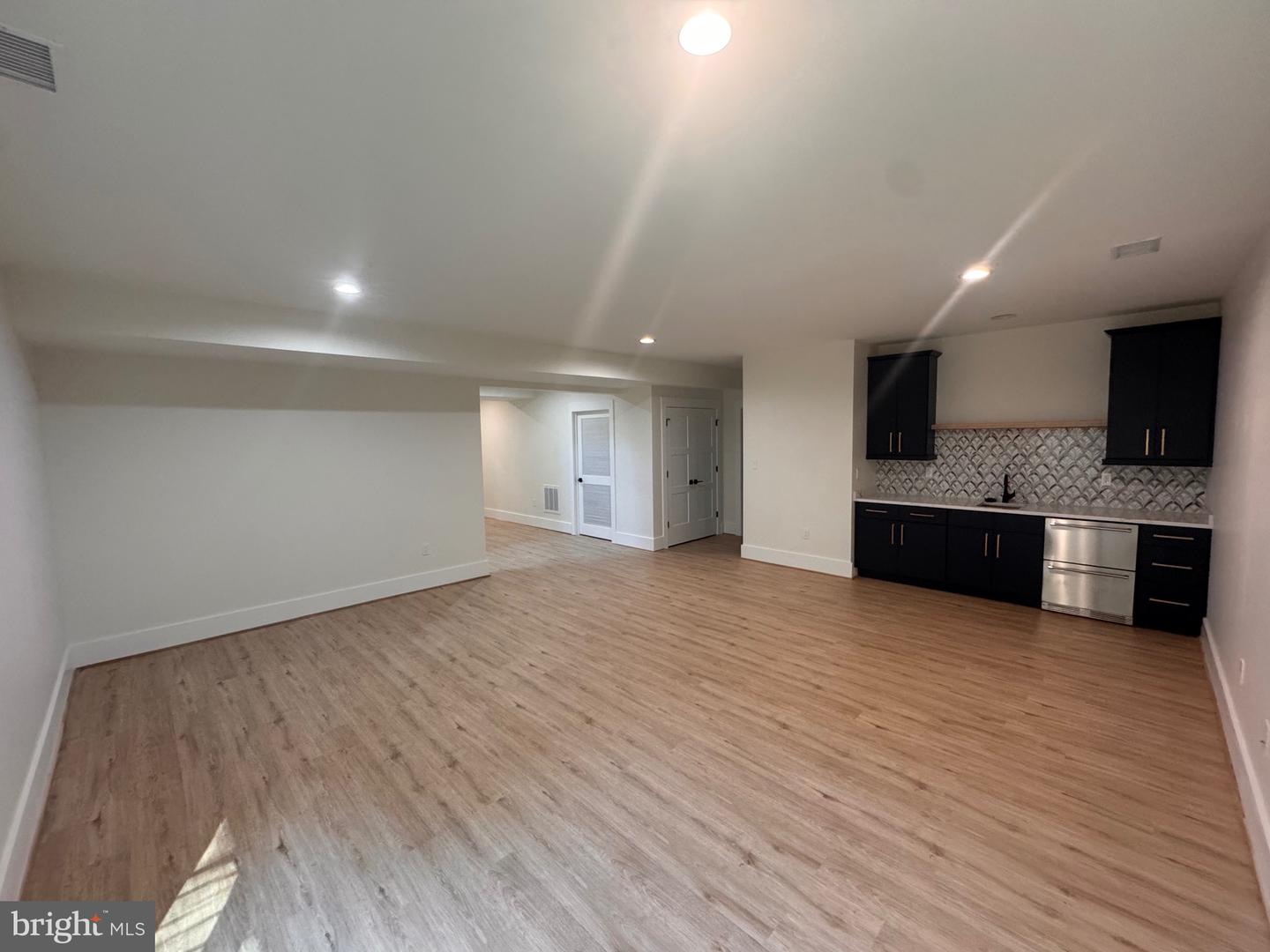 517 WALKER ST SW, VIENNA, Virginia 22180, 6 Bedrooms Bedrooms, ,5 BathroomsBathrooms,Residential,For sale,517 WALKER ST SW,VAFX2248012 MLS # VAFX2248012