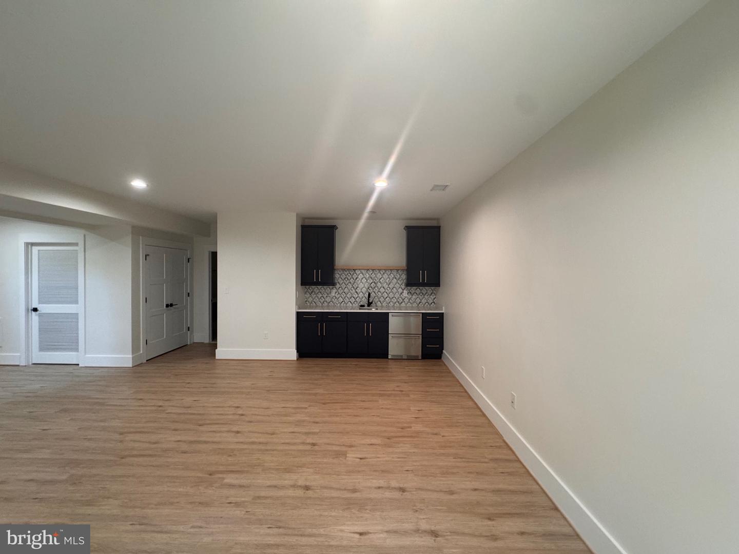 517 WALKER ST SW, VIENNA, Virginia 22180, 6 Bedrooms Bedrooms, ,5 BathroomsBathrooms,Residential,For sale,517 WALKER ST SW,VAFX2248012 MLS # VAFX2248012