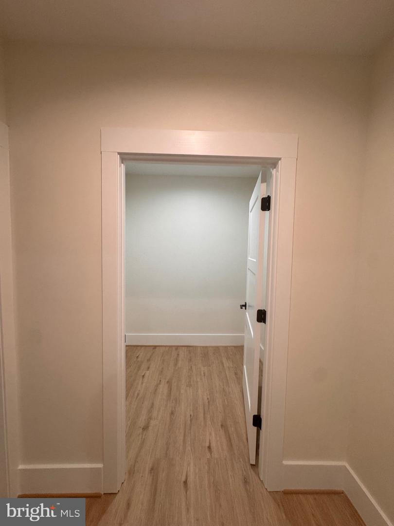 517 WALKER ST SW, VIENNA, Virginia 22180, 6 Bedrooms Bedrooms, ,5 BathroomsBathrooms,Residential,For sale,517 WALKER ST SW,VAFX2248012 MLS # VAFX2248012