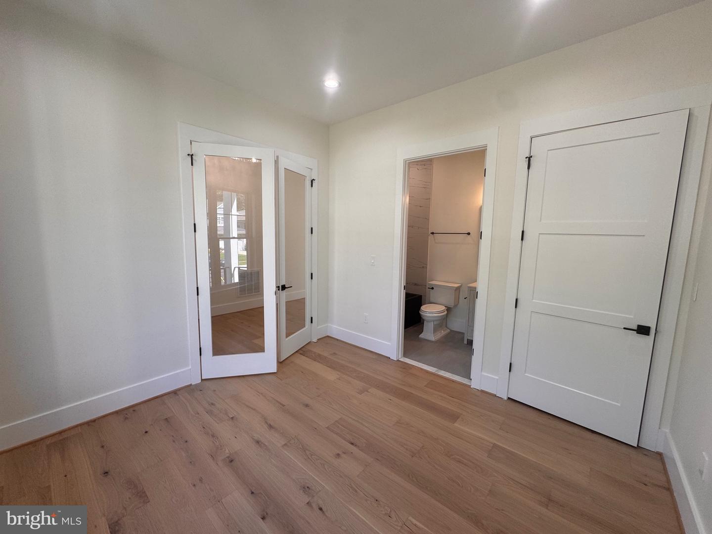 517 WALKER ST SW, VIENNA, Virginia 22180, 6 Bedrooms Bedrooms, ,5 BathroomsBathrooms,Residential,For sale,517 WALKER ST SW,VAFX2248012 MLS # VAFX2248012