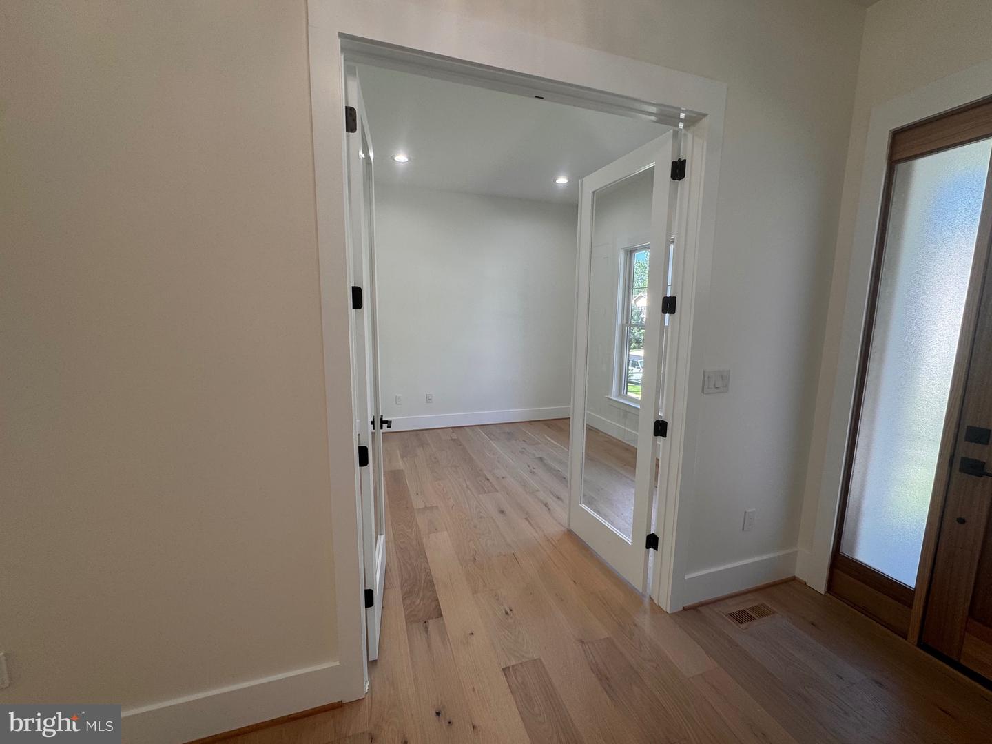 517 WALKER ST SW, VIENNA, Virginia 22180, 6 Bedrooms Bedrooms, ,5 BathroomsBathrooms,Residential,For sale,517 WALKER ST SW,VAFX2248012 MLS # VAFX2248012