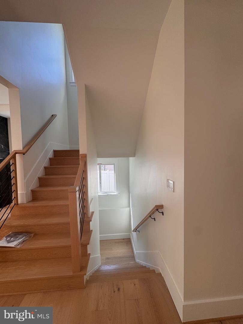 517 WALKER ST SW, VIENNA, Virginia 22180, 6 Bedrooms Bedrooms, ,5 BathroomsBathrooms,Residential,For sale,517 WALKER ST SW,VAFX2248012 MLS # VAFX2248012