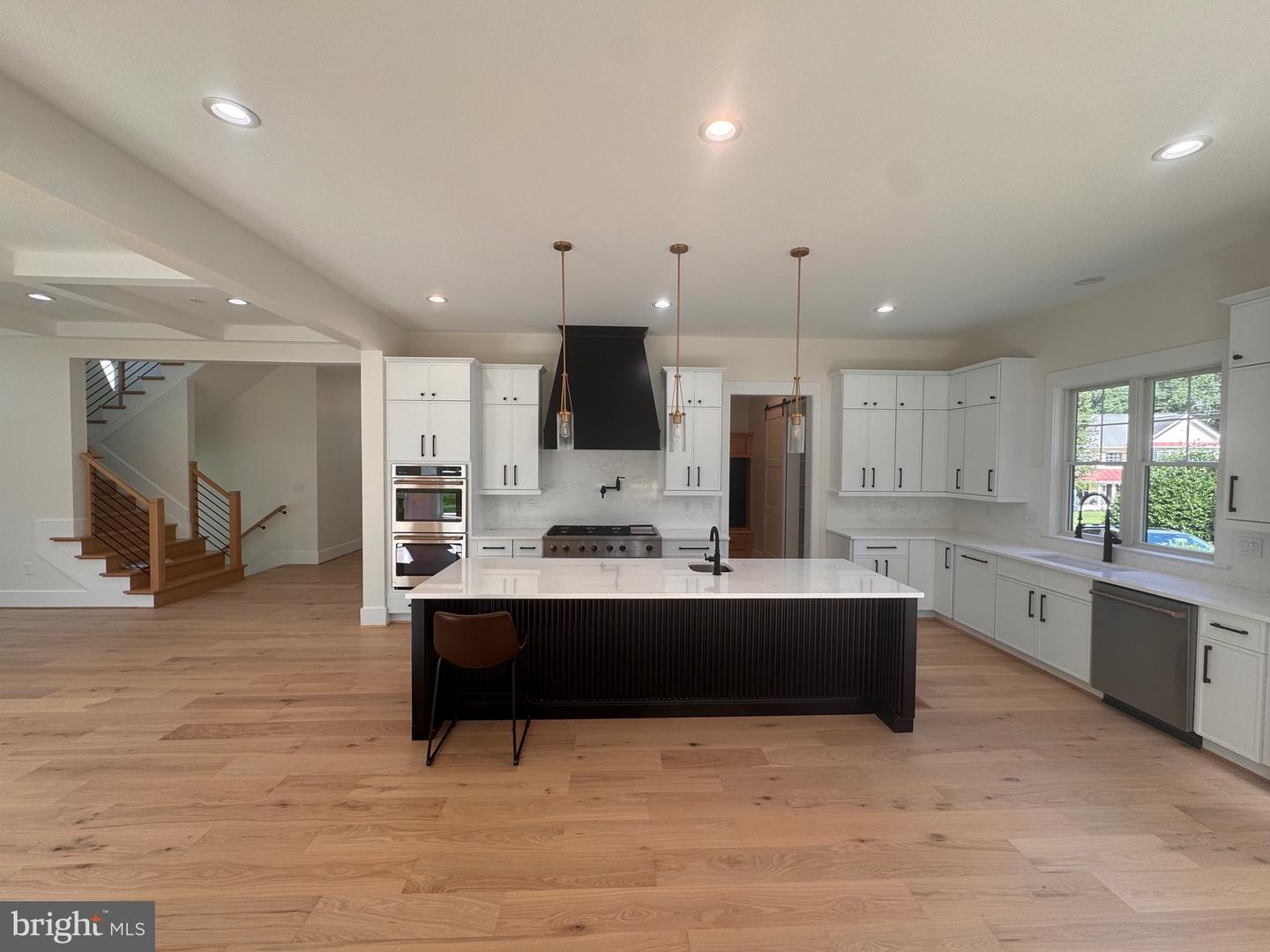 517 WALKER ST SW, VIENNA, Virginia 22180, 6 Bedrooms Bedrooms, ,5 BathroomsBathrooms,Residential,For sale,517 WALKER ST SW,VAFX2248012 MLS # VAFX2248012
