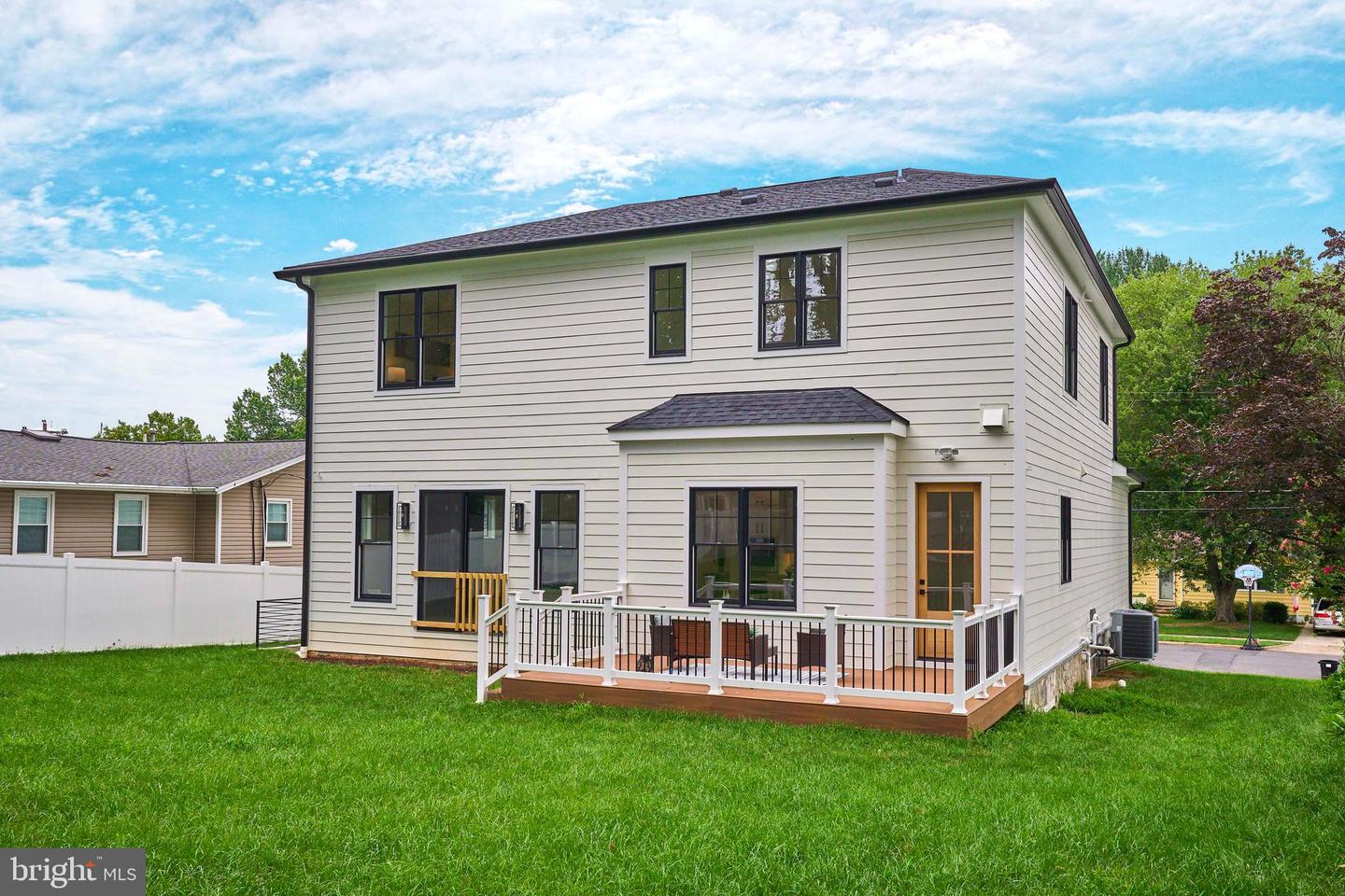 517 WALKER ST SW, VIENNA, Virginia 22180, 6 Bedrooms Bedrooms, ,5 BathroomsBathrooms,Residential,For sale,517 WALKER ST SW,VAFX2248012 MLS # VAFX2248012