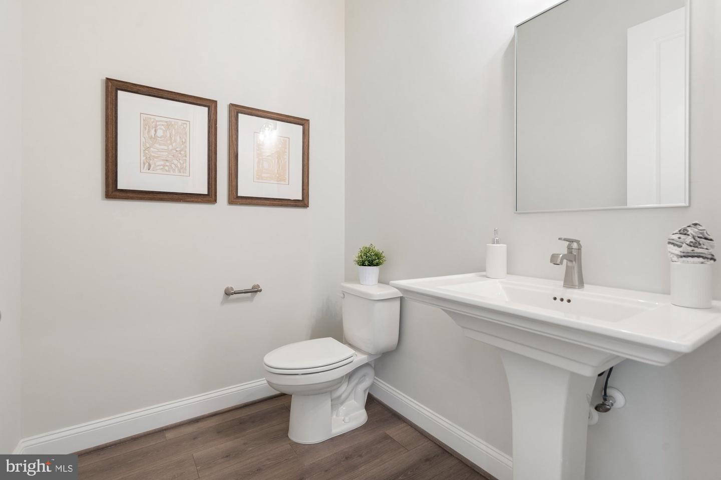 923 WARE ST SW, VIENNA, Virginia 22180, 6 Bedrooms Bedrooms, ,6 BathroomsBathrooms,Residential,For sale,923 WARE ST SW,VAFX2229068 MLS # VAFX2229068