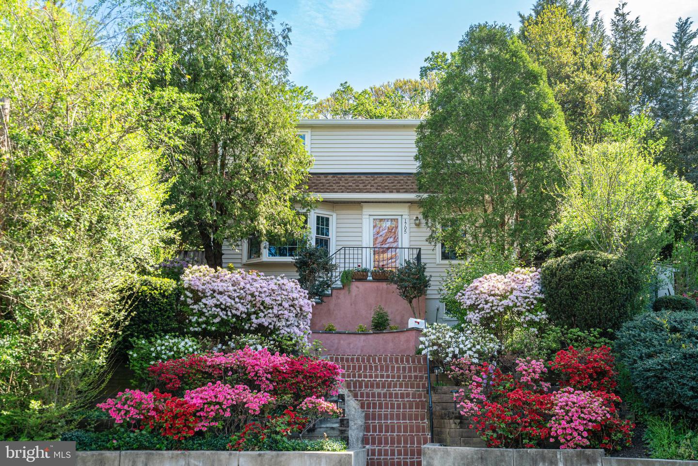 1705 N QUESADA ST, ARLINGTON, Virginia 22205, 3 Bedrooms Bedrooms, ,2 BathroomsBathrooms,Residential,For sale,1705 N QUESADA ST,VAAR2054756 MLS # VAAR2054756