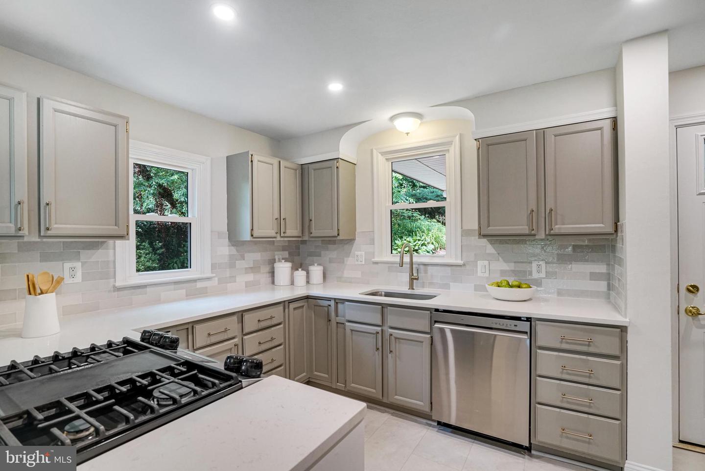 1705 N QUESADA ST, ARLINGTON, Virginia 22205, 3 Bedrooms Bedrooms, ,2 BathroomsBathrooms,Residential,For sale,1705 N QUESADA ST,VAAR2054756 MLS # VAAR2054756