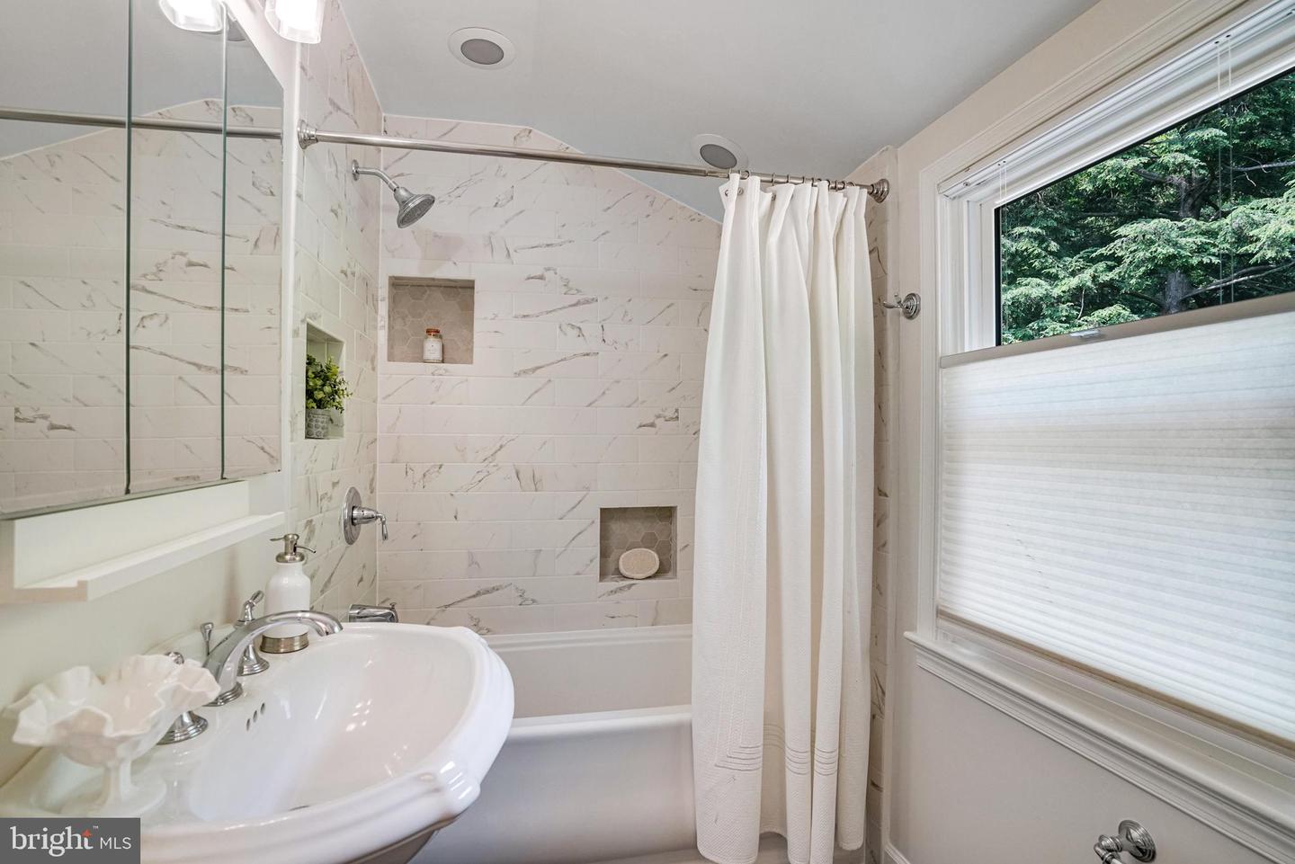 1705 N QUESADA ST, ARLINGTON, Virginia 22205, 3 Bedrooms Bedrooms, ,2 BathroomsBathrooms,Residential,For sale,1705 N QUESADA ST,VAAR2054756 MLS # VAAR2054756