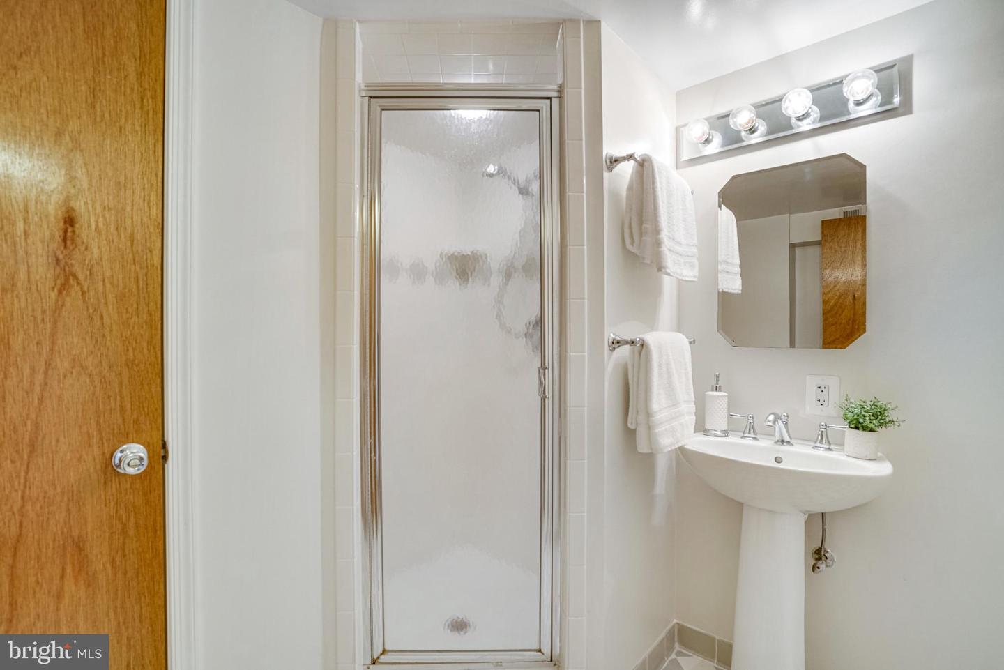 1705 N QUESADA ST, ARLINGTON, Virginia 22205, 3 Bedrooms Bedrooms, ,2 BathroomsBathrooms,Residential,For sale,1705 N QUESADA ST,VAAR2054756 MLS # VAAR2054756