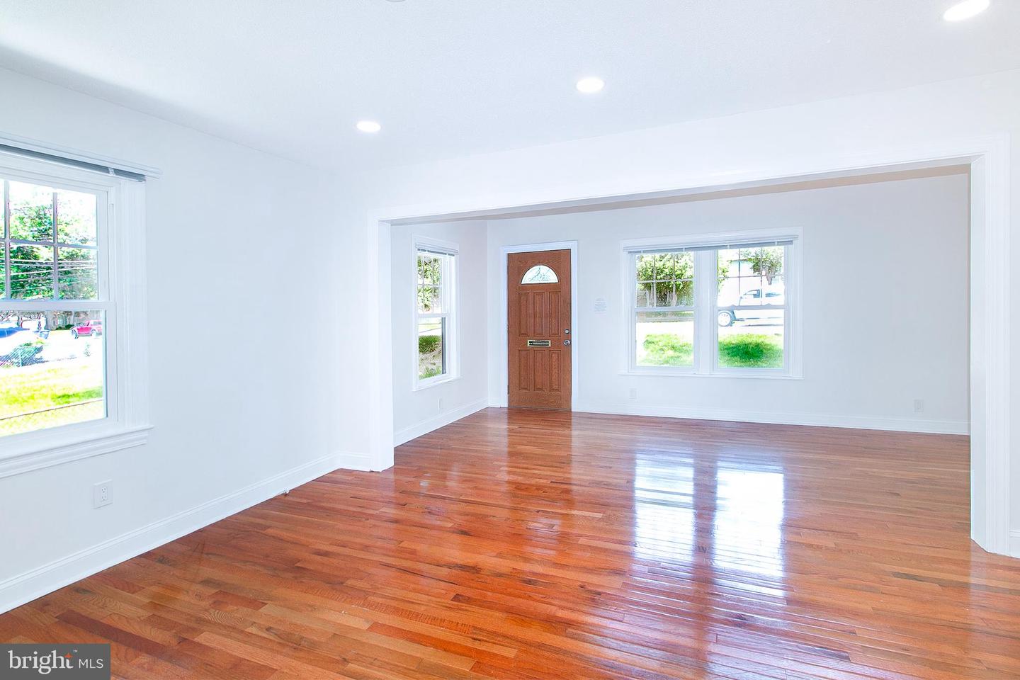2904 FAIRMONT ST, FALLS CHURCH, Virginia 22042, 3 Bedrooms Bedrooms, ,3 BathroomsBathrooms,Residential,For sale,2904 FAIRMONT ST,VAFX2241322 MLS # VAFX2241322