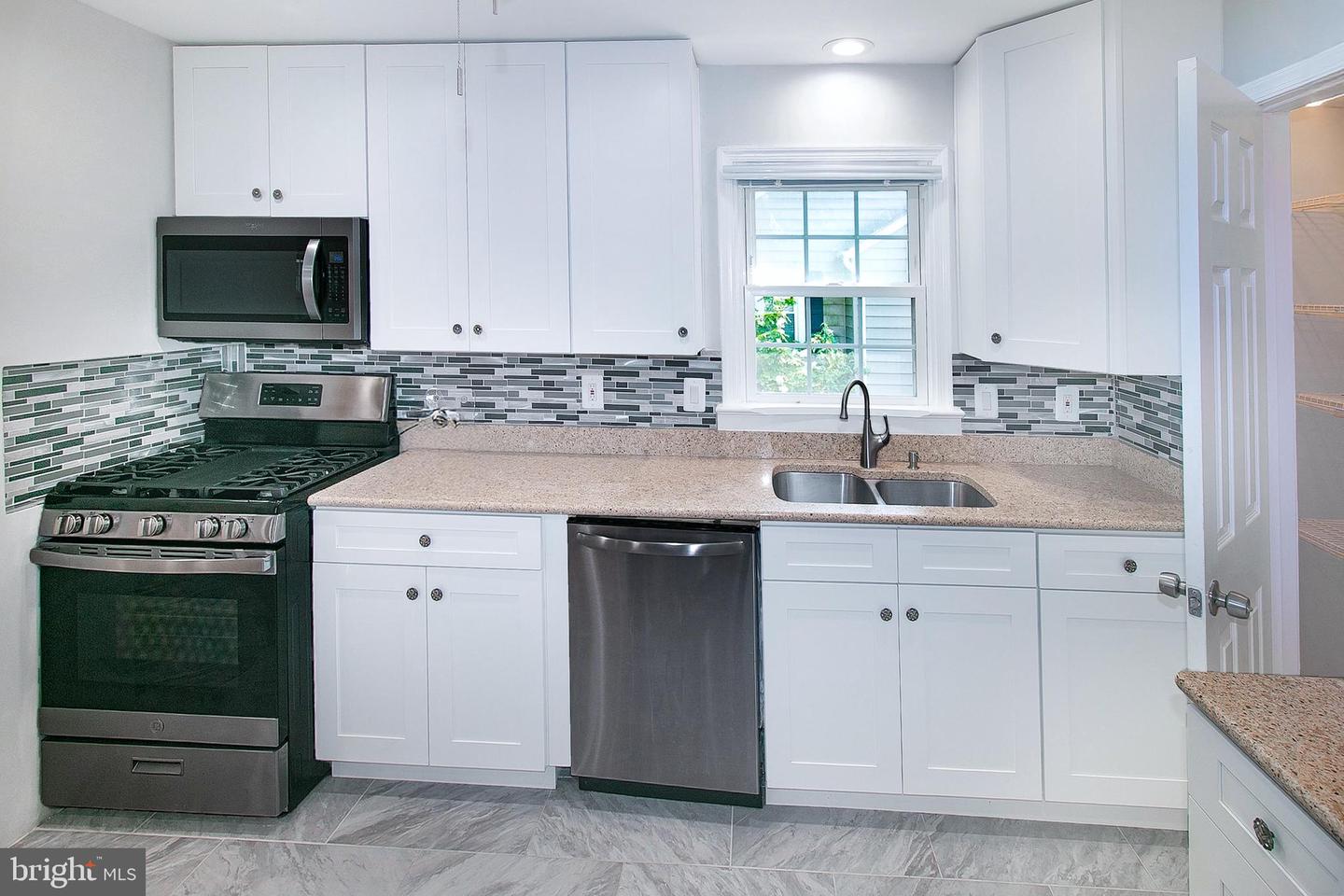 2904 FAIRMONT ST, FALLS CHURCH, Virginia 22042, 3 Bedrooms Bedrooms, ,3 BathroomsBathrooms,Residential,For sale,2904 FAIRMONT ST,VAFX2241322 MLS # VAFX2241322