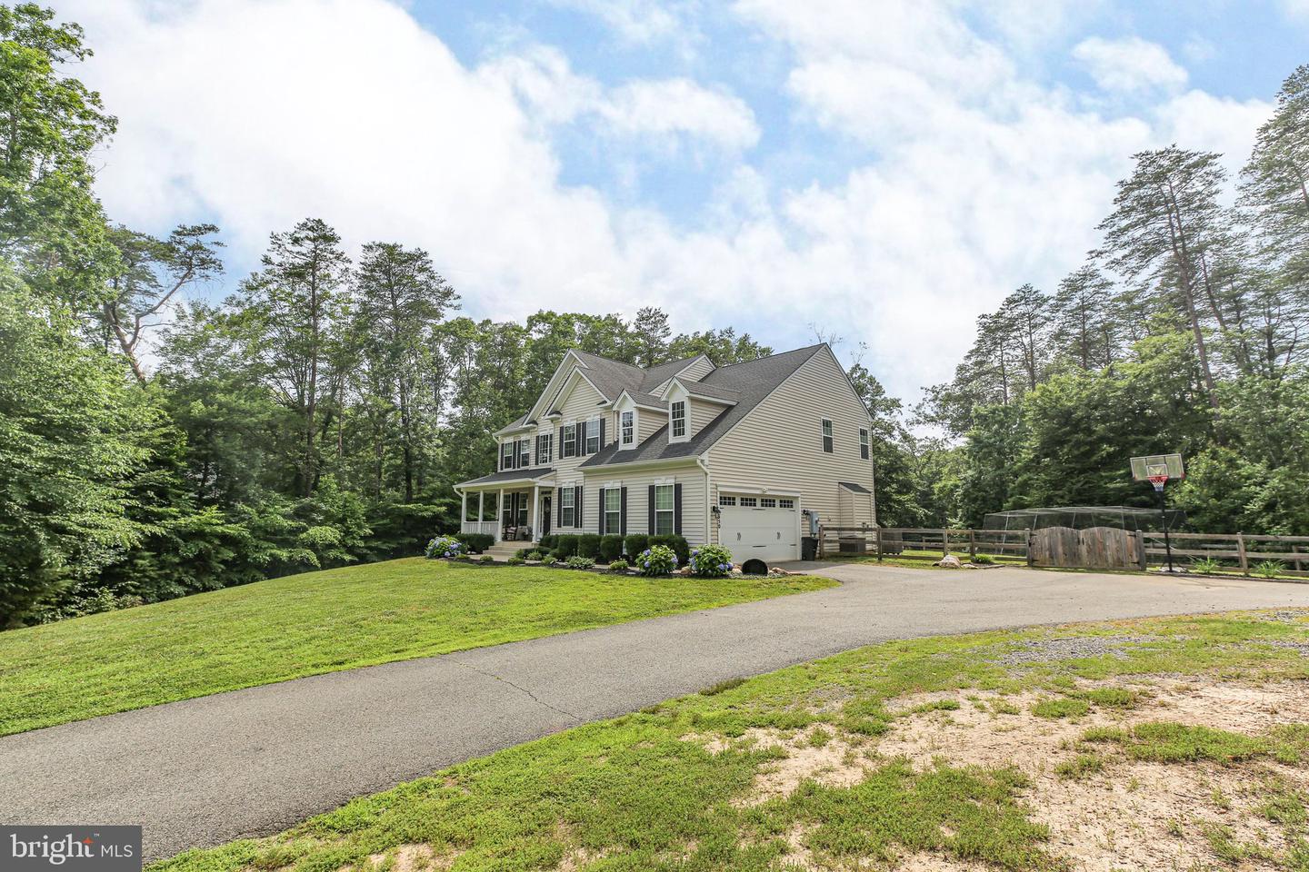 550 LONG MEADOW DR, FREDERICKSBURG, Virginia 22406, 4 Bedrooms Bedrooms, ,2 BathroomsBathrooms,Residential,For sale,550 LONG MEADOW DR,VAST2039208 MLS # VAST2039208
