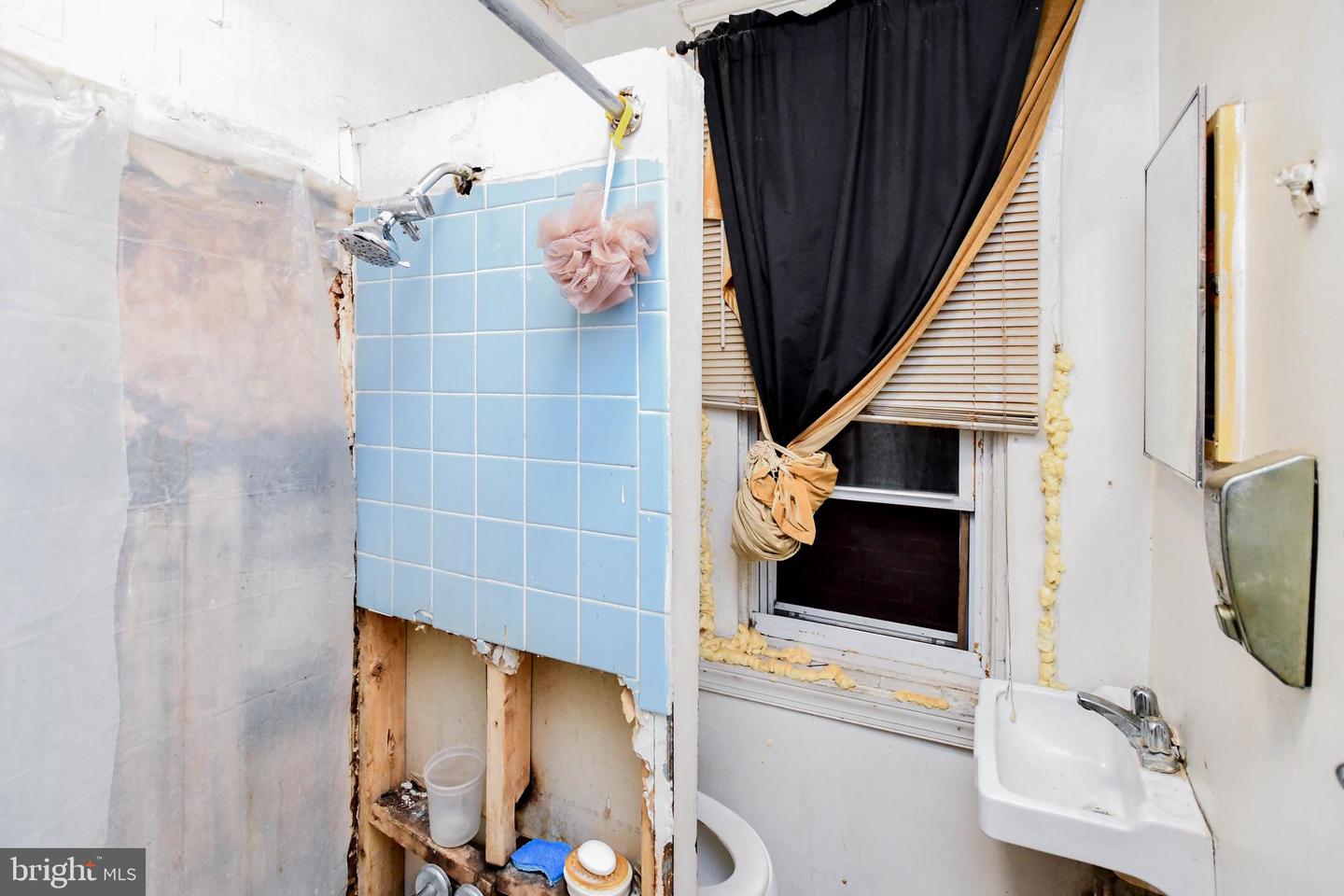 44 Q ST NE, WASHINGTON, District Of Columbia 20002, 3 Bedrooms Bedrooms, ,1 BathroomBathrooms,Residential,For sale,44 Q ST NE,DCDC2205268 MLS # DCDC2205268