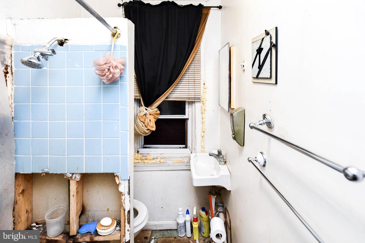 44 Q ST NE, WASHINGTON, District Of Columbia 20002, 3 Bedrooms Bedrooms, ,1 BathroomBathrooms,Residential,For sale,44 Q ST NE,DCDC2205268 MLS # DCDC2205268