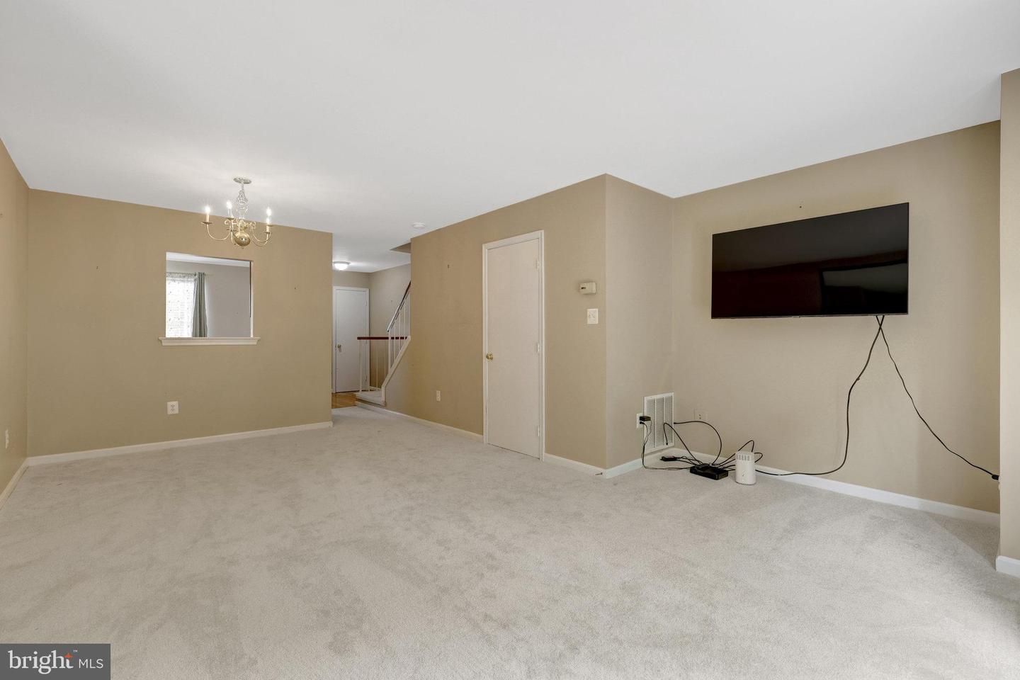 6886 CHASEWOOD CIR, CENTREVILLE, Virginia 20121, 2 Bedrooms Bedrooms, ,3 BathroomsBathrooms,Residential,For sale,6886 CHASEWOOD CIR,VAFX2247164 MLS # VAFX2247164