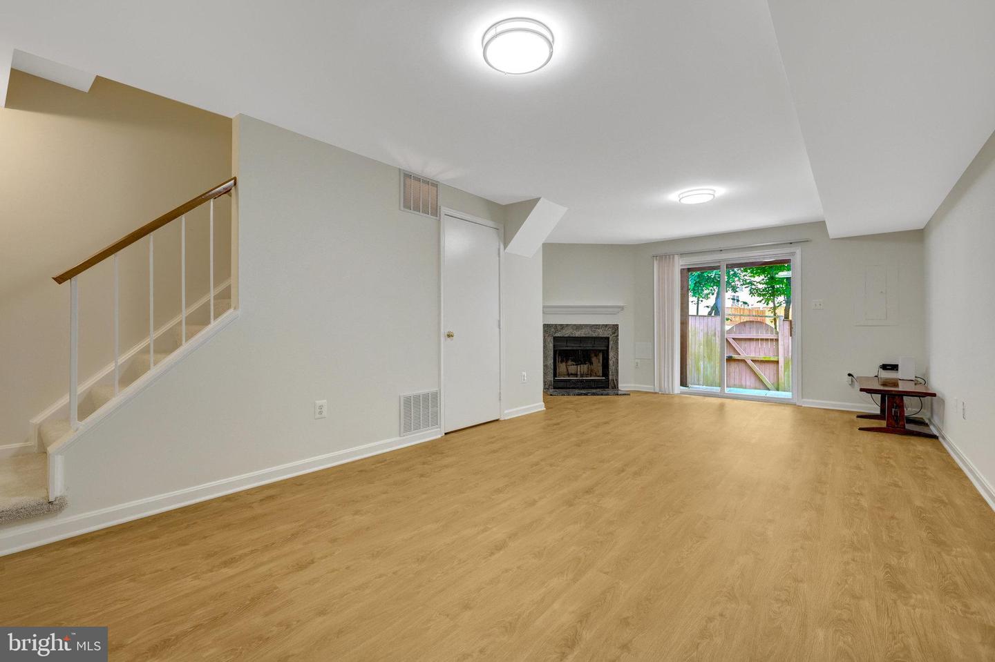 6886 CHASEWOOD CIR, CENTREVILLE, Virginia 20121, 2 Bedrooms Bedrooms, ,3 BathroomsBathrooms,Residential,For sale,6886 CHASEWOOD CIR,VAFX2247164 MLS # VAFX2247164