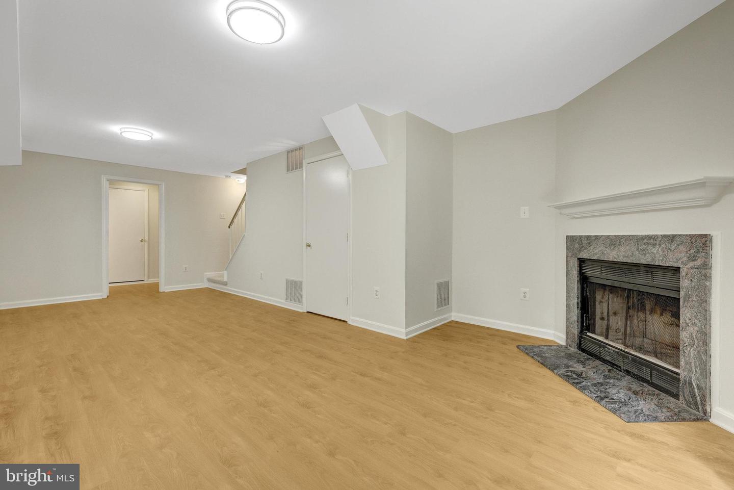 6886 CHASEWOOD CIR, CENTREVILLE, Virginia 20121, 2 Bedrooms Bedrooms, ,3 BathroomsBathrooms,Residential,For sale,6886 CHASEWOOD CIR,VAFX2247164 MLS # VAFX2247164