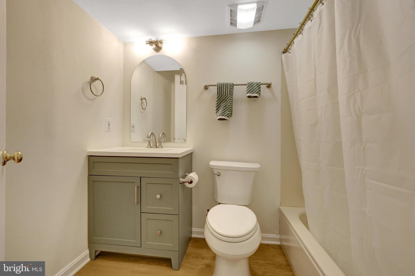 6886 CHASEWOOD CIR, CENTREVILLE, Virginia 20121, 2 Bedrooms Bedrooms, ,3 BathroomsBathrooms,Residential,For sale,6886 CHASEWOOD CIR,VAFX2247164 MLS # VAFX2247164