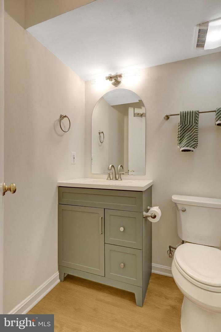 6886 CHASEWOOD CIR, CENTREVILLE, Virginia 20121, 2 Bedrooms Bedrooms, ,3 BathroomsBathrooms,Residential,For sale,6886 CHASEWOOD CIR,VAFX2247164 MLS # VAFX2247164