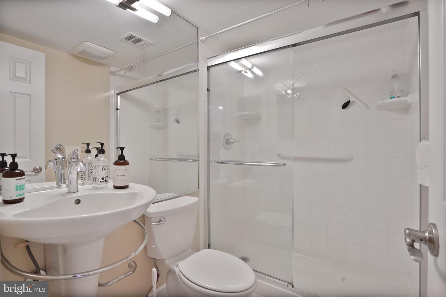 3848 UNIVERSITY DR, FAIRFAX, Virginia 22030, 3 Bedrooms Bedrooms, ,3 BathroomsBathrooms,Residential,For sale,3848 UNIVERSITY DR,VAFC2006456 MLS # VAFC2006456