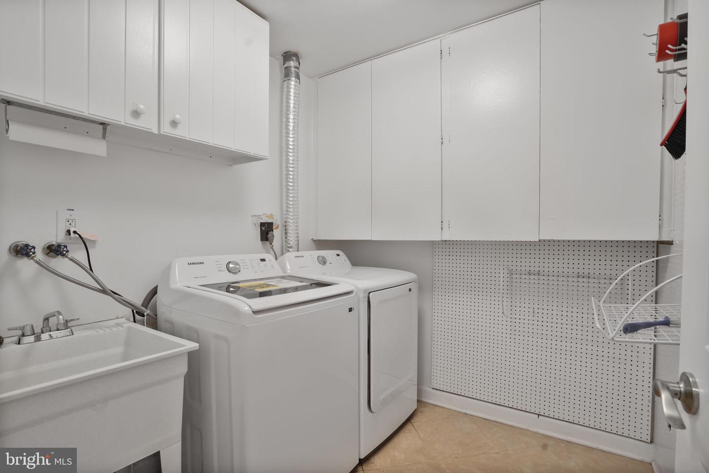 3848 UNIVERSITY DR, FAIRFAX, Virginia 22030, 3 Bedrooms Bedrooms, ,3 BathroomsBathrooms,Residential,For sale,3848 UNIVERSITY DR,VAFC2006456 MLS # VAFC2006456