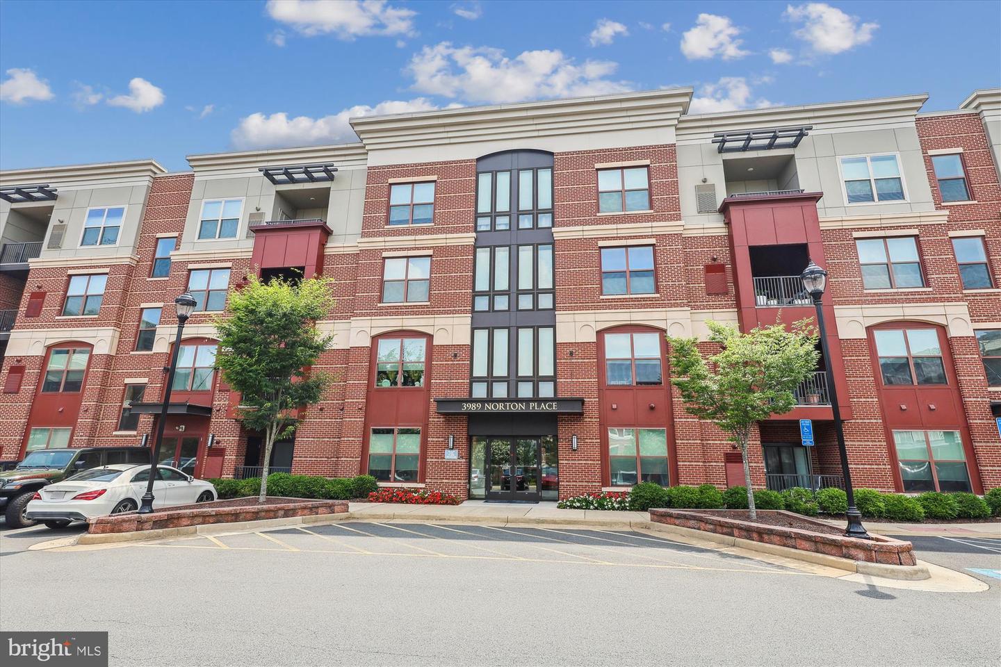 3989 NORTON PL #207, FAIRFAX, Virginia 22030, 2 Bedrooms Bedrooms, ,2 BathroomsBathrooms,Residential,For sale,3989 NORTON PL #207,VAFC2006474 MLS # VAFC2006474