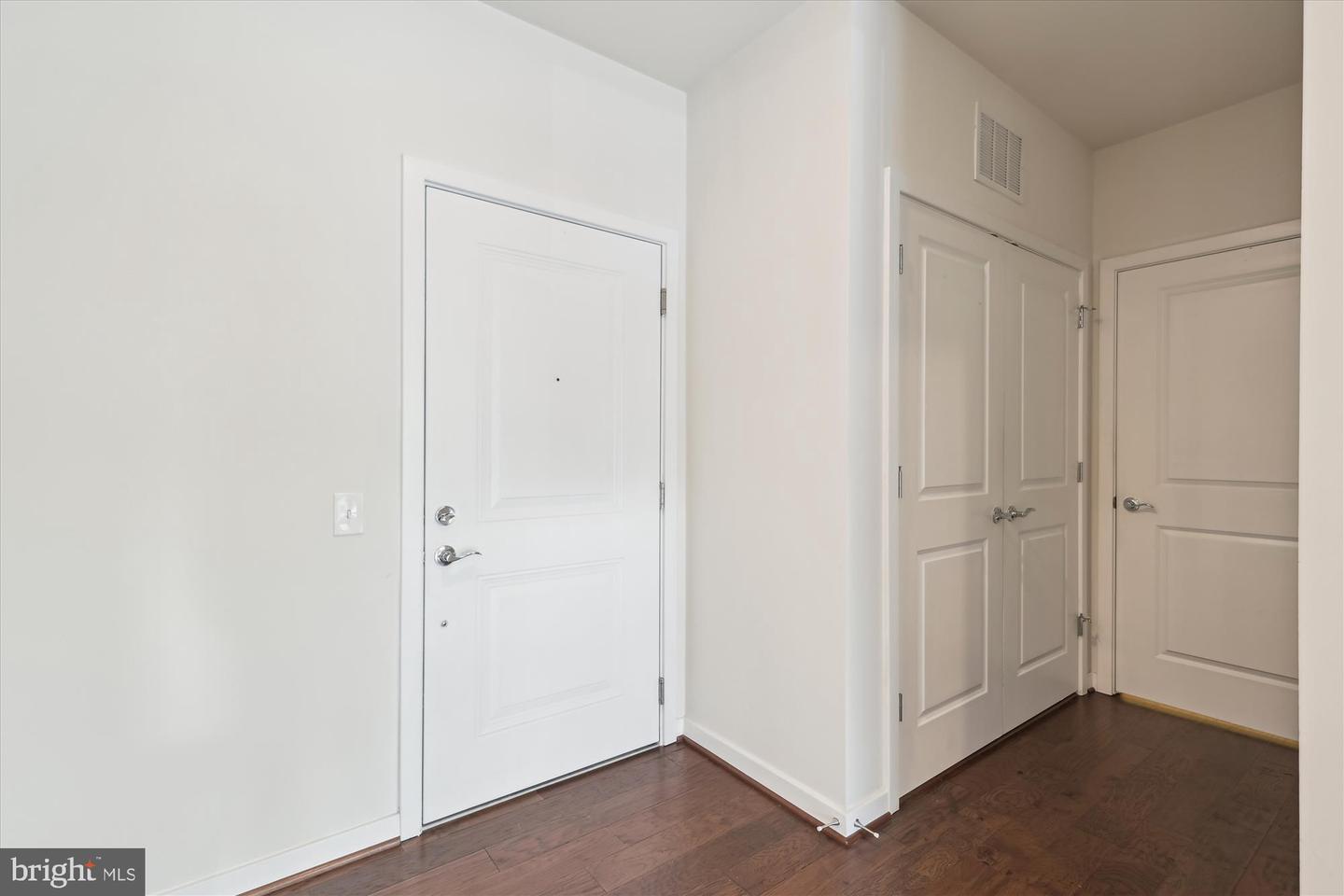 3989 NORTON PL #207, FAIRFAX, Virginia 22030, 2 Bedrooms Bedrooms, ,2 BathroomsBathrooms,Residential,For sale,3989 NORTON PL #207,VAFC2006474 MLS # VAFC2006474