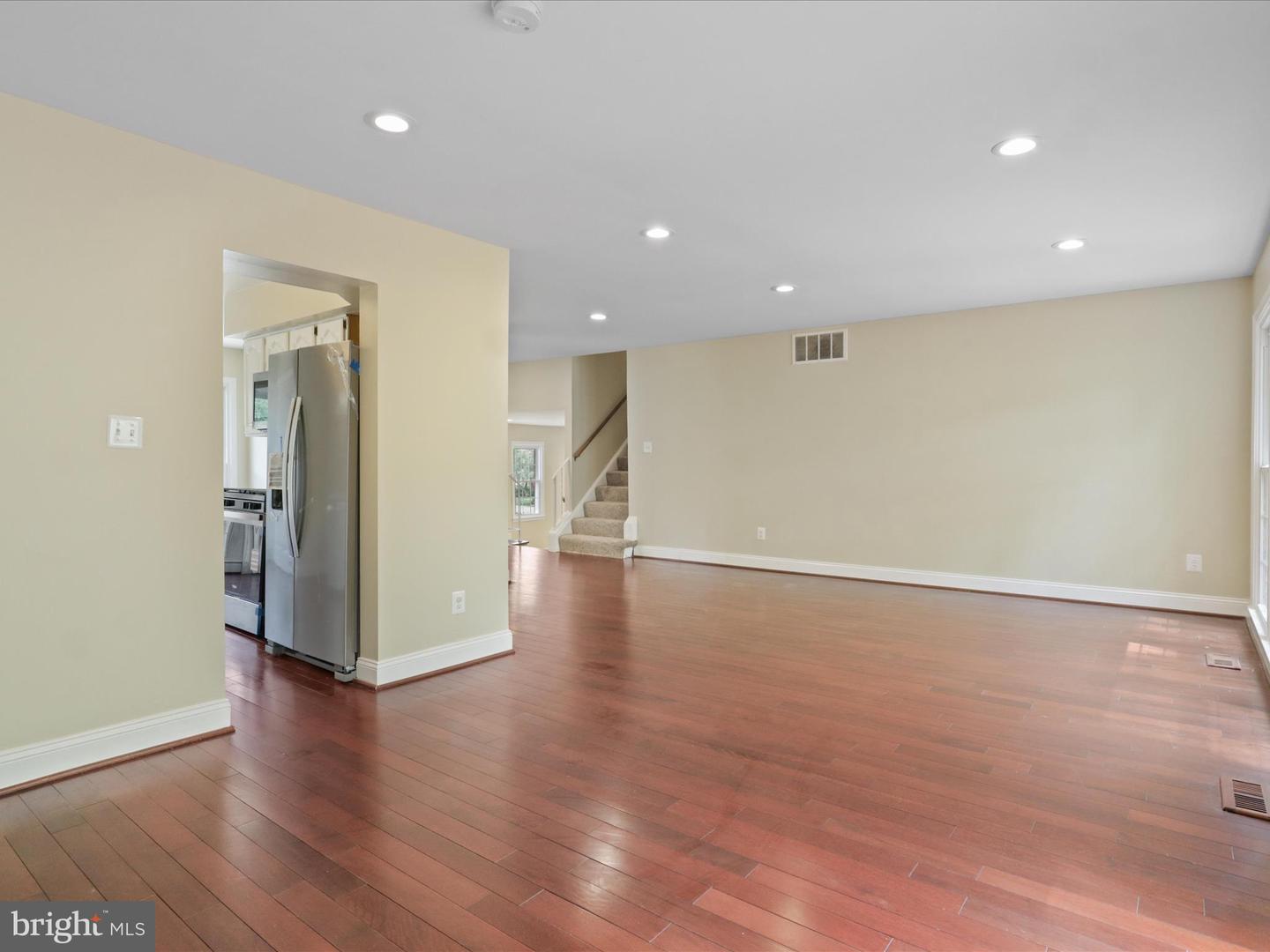 8701 ETTA DR, SPRINGFIELD, Virginia 22152, 5 Bedrooms Bedrooms, ,4 BathroomsBathrooms,Residential,For sale,8701 ETTA DR,VAFX2247936 MLS # VAFX2247936