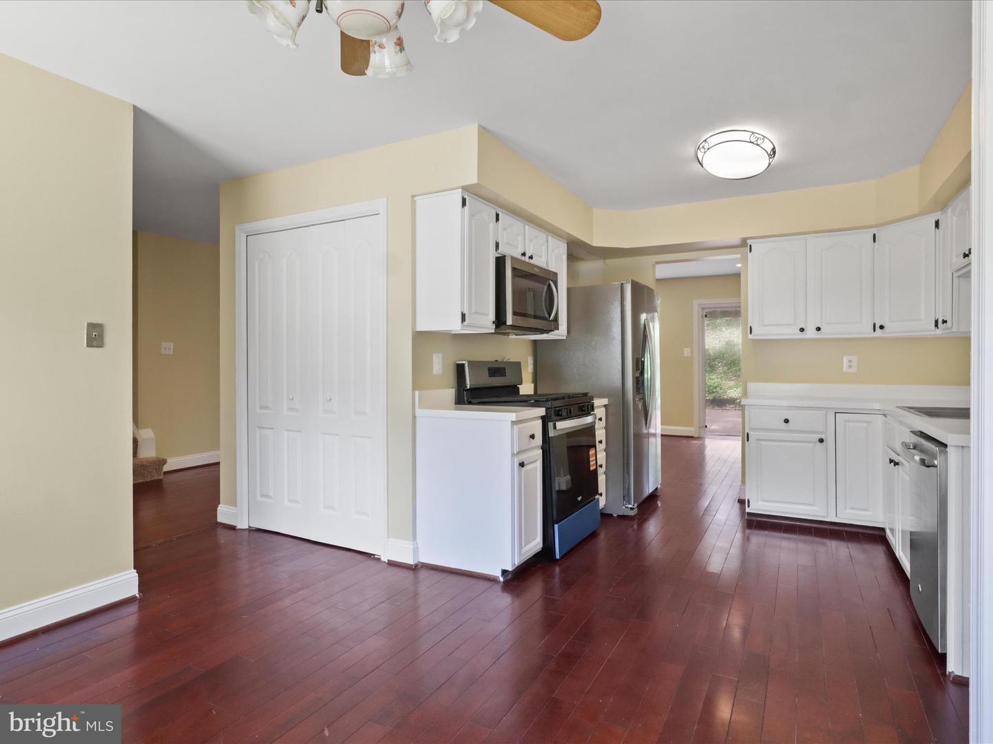 8701 ETTA DR, SPRINGFIELD, Virginia 22152, 5 Bedrooms Bedrooms, ,4 BathroomsBathrooms,Residential,For sale,8701 ETTA DR,VAFX2247936 MLS # VAFX2247936