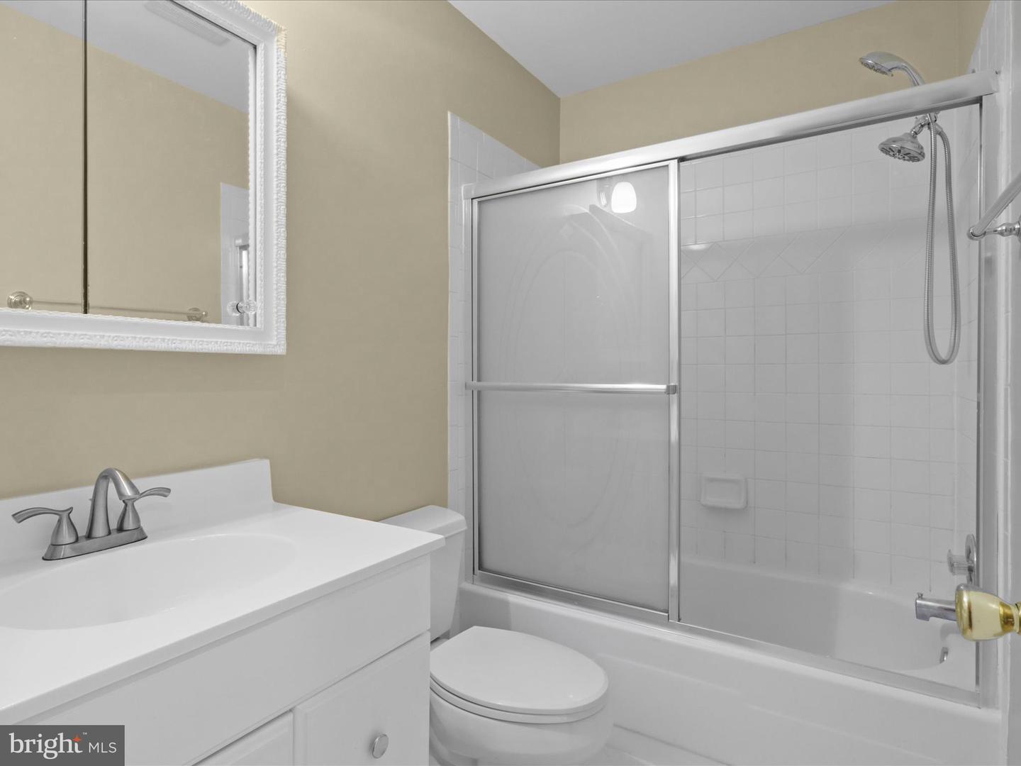 8701 ETTA DR, SPRINGFIELD, Virginia 22152, 5 Bedrooms Bedrooms, ,4 BathroomsBathrooms,Residential,For sale,8701 ETTA DR,VAFX2247936 MLS # VAFX2247936