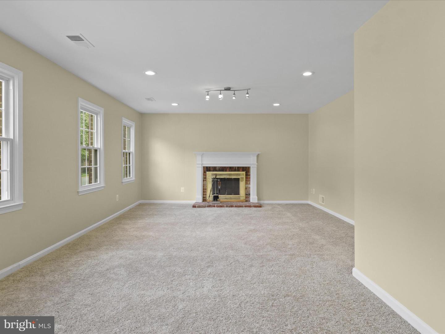 8701 ETTA DR, SPRINGFIELD, Virginia 22152, 5 Bedrooms Bedrooms, ,4 BathroomsBathrooms,Residential,For sale,8701 ETTA DR,VAFX2247936 MLS # VAFX2247936