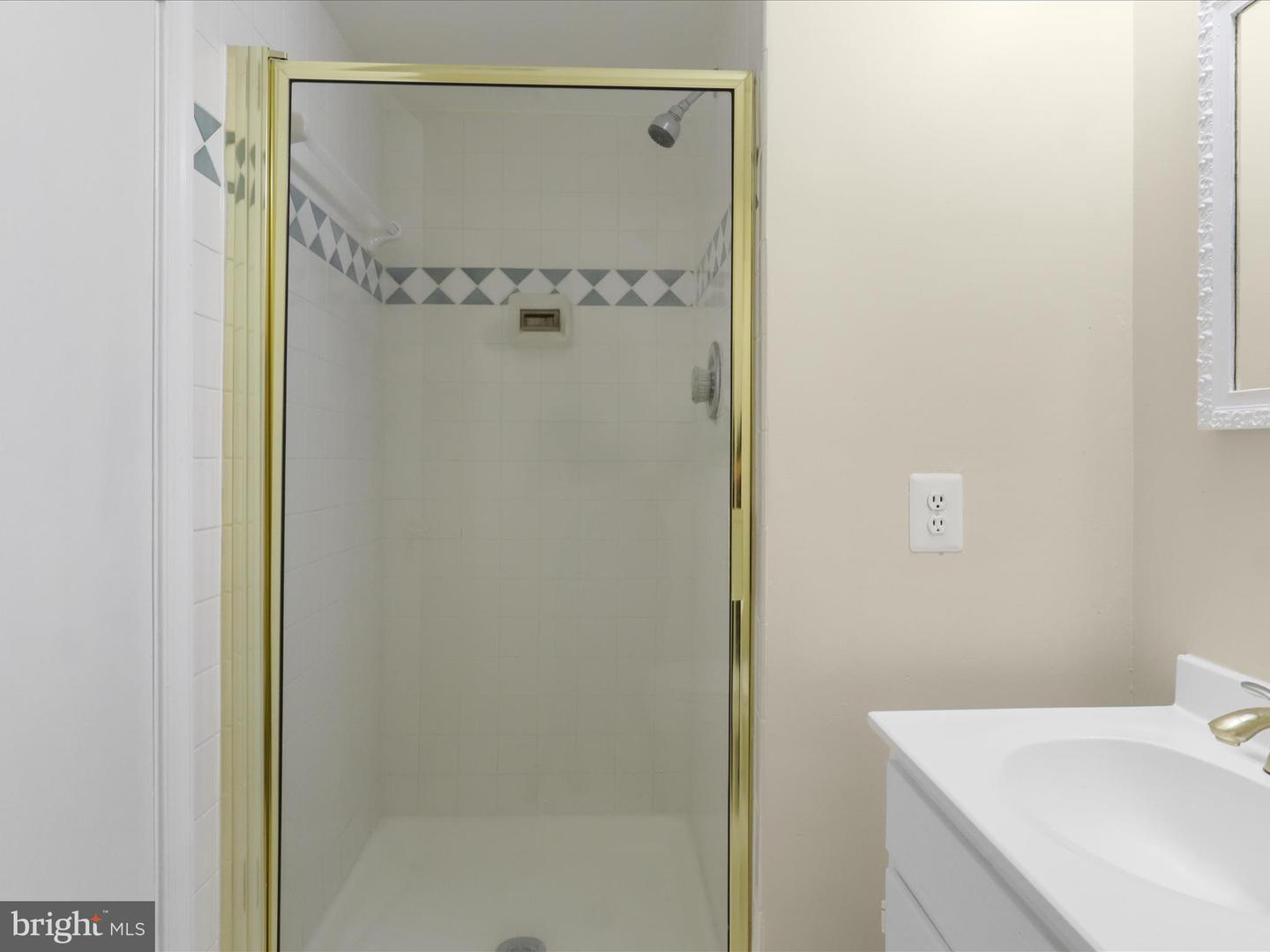 8701 ETTA DR, SPRINGFIELD, Virginia 22152, 5 Bedrooms Bedrooms, ,4 BathroomsBathrooms,Residential,For sale,8701 ETTA DR,VAFX2247936 MLS # VAFX2247936