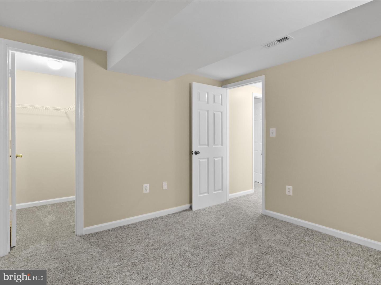 8701 ETTA DR, SPRINGFIELD, Virginia 22152, 5 Bedrooms Bedrooms, ,4 BathroomsBathrooms,Residential,For sale,8701 ETTA DR,VAFX2247936 MLS # VAFX2247936