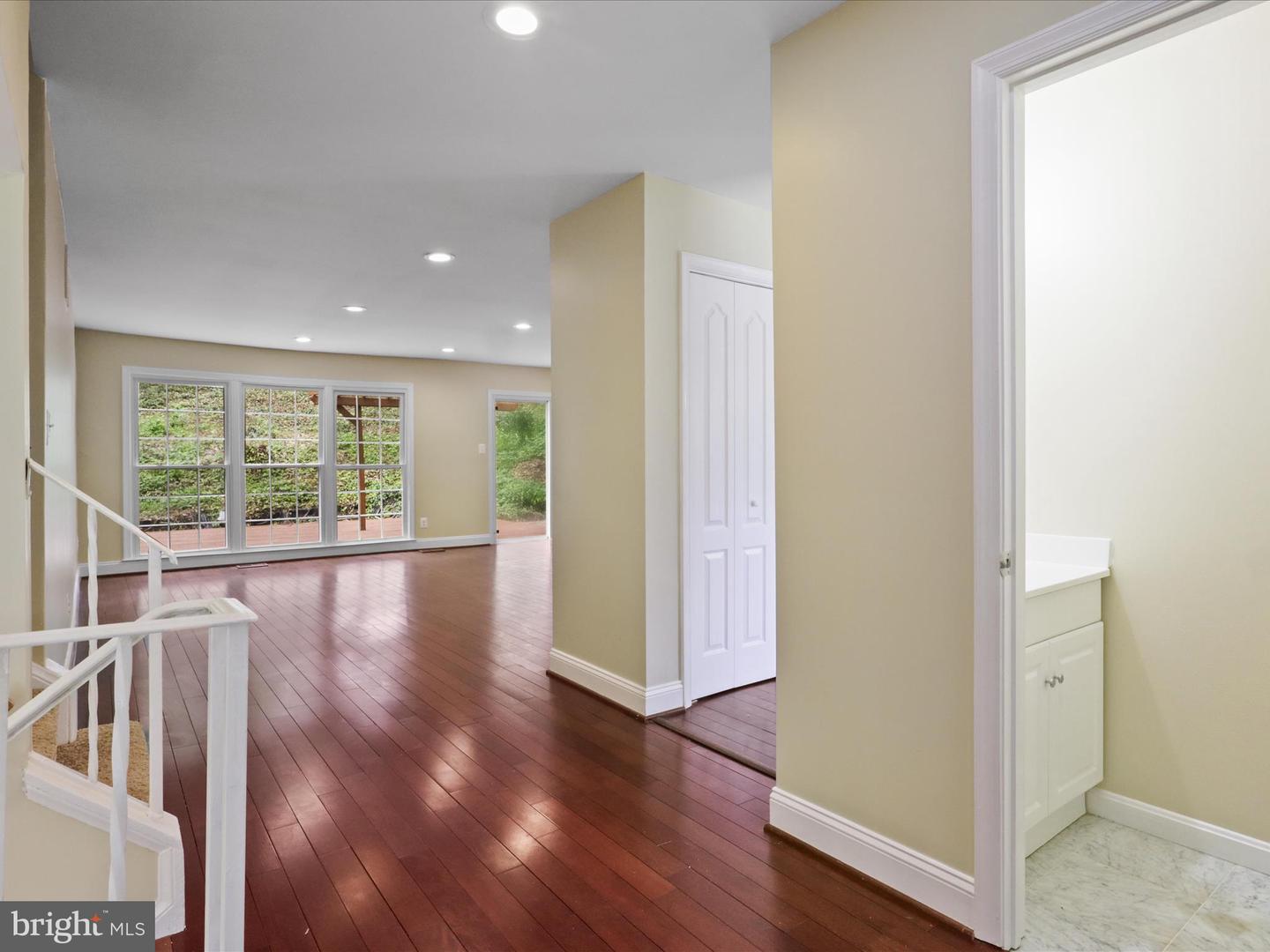 8701 ETTA DR, SPRINGFIELD, Virginia 22152, 5 Bedrooms Bedrooms, ,4 BathroomsBathrooms,Residential,For sale,8701 ETTA DR,VAFX2247936 MLS # VAFX2247936