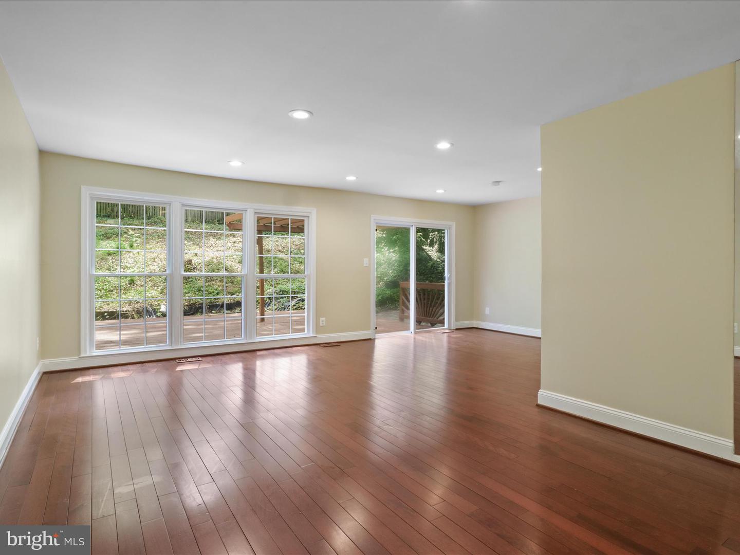 8701 ETTA DR, SPRINGFIELD, Virginia 22152, 5 Bedrooms Bedrooms, ,4 BathroomsBathrooms,Residential,For sale,8701 ETTA DR,VAFX2247936 MLS # VAFX2247936