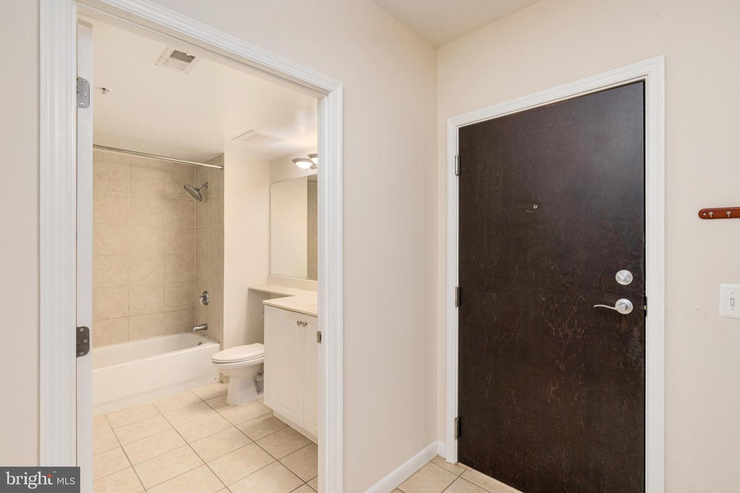 851 N GLEBE RD #1407, ARLINGTON, Virginia 22203, 1 Bedroom Bedrooms, 3 Rooms Rooms,1 BathroomBathrooms,Residential,For sale,851 N GLEBE RD #1407,VAAR2056502 MLS # VAAR2056502
